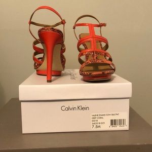 Calvin Klein Valine, deep coral size 7.5